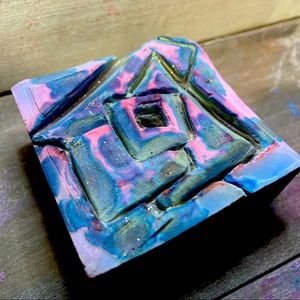 Geometric rose - dyed and carved gym chalk